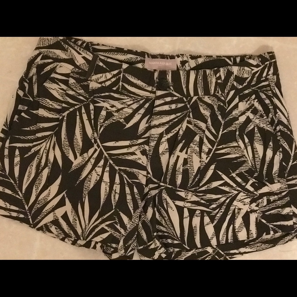 Banana Republic Green and Khaki tropical shorts